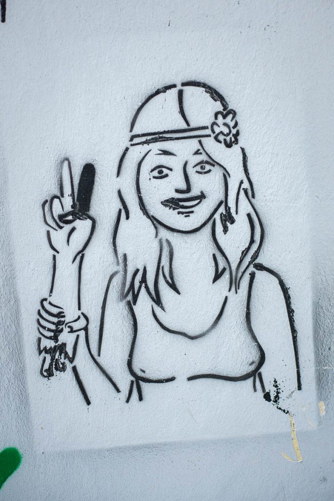 streetart-arm-außreißen-für-den-frieden-graffiti-bonn-altstadt